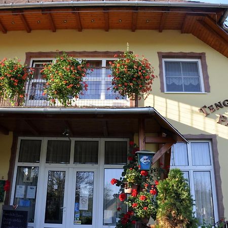 Tengerszem Panzio Bed & Breakfast Bank  Ngoại thất bức ảnh