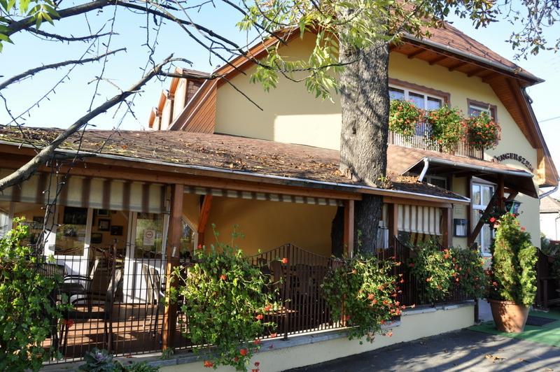 Tengerszem Panzio Bed & Breakfast Bank  Ngoại thất bức ảnh