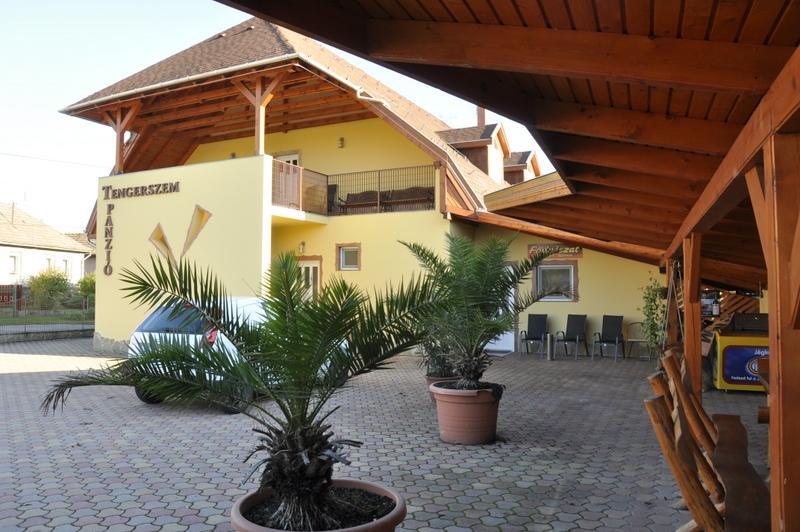 Tengerszem Panzio Bed & Breakfast Bank  Ngoại thất bức ảnh