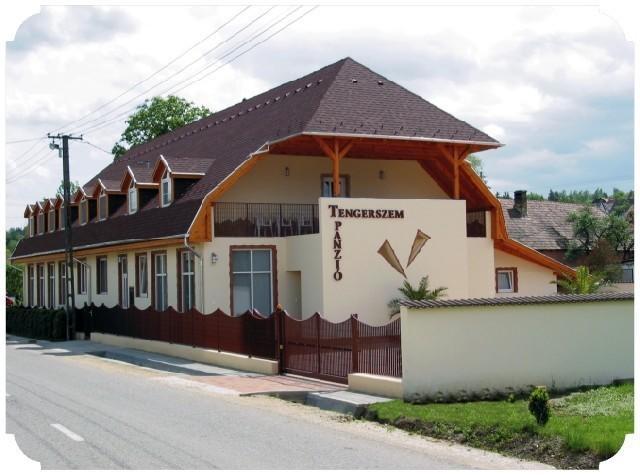 Tengerszem Panzio Bed & Breakfast Bank  Ngoại thất bức ảnh