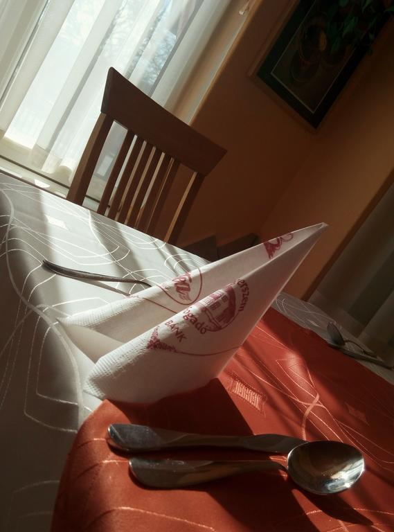 Tengerszem Panzio Bed & Breakfast Bank  Ngoại thất bức ảnh