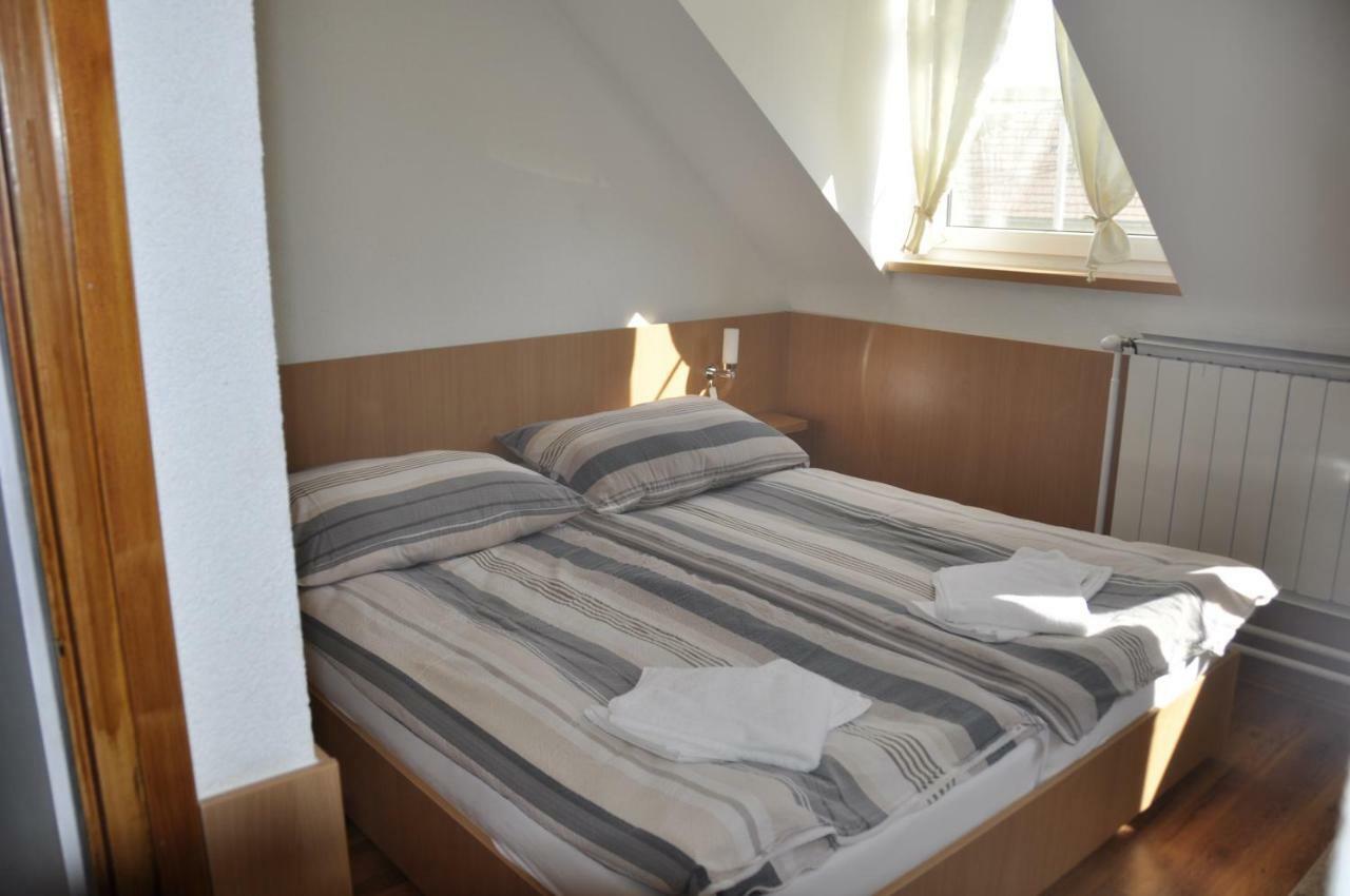 Tengerszem Panzio Bed & Breakfast Bank  Ngoại thất bức ảnh